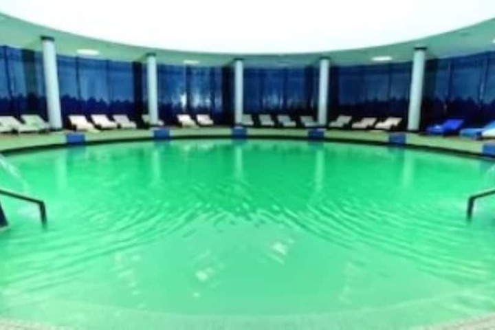 Pools & Facilities