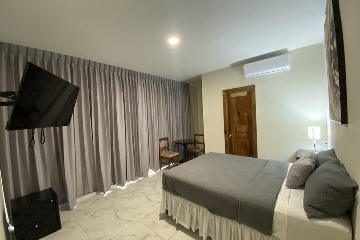 Room 9 of 80