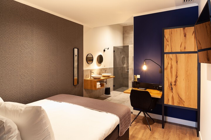 Room 6 of 40