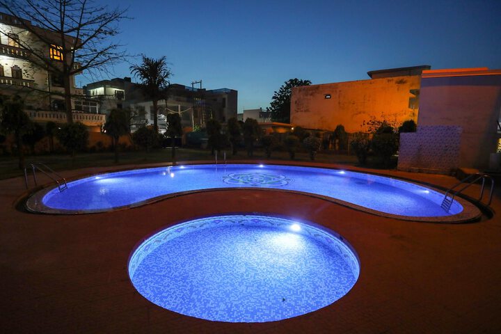 Pool 41 of 60