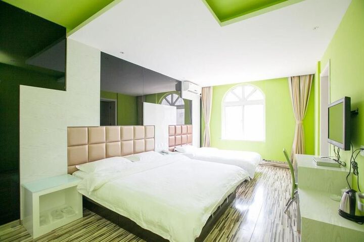 Room 15 of 17