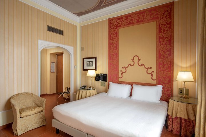 Room 34 of 98