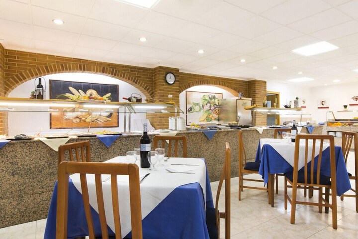 Dining 11 of 19
