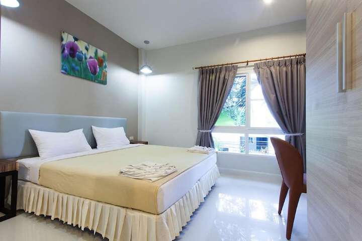 Room 6 of 37
