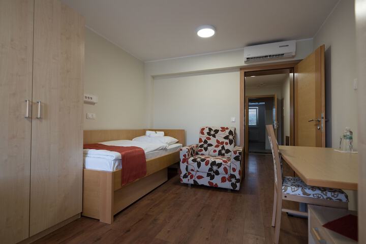 Room 53 of 69