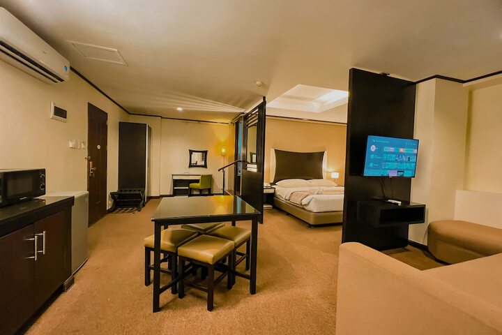Room 32 of 49
