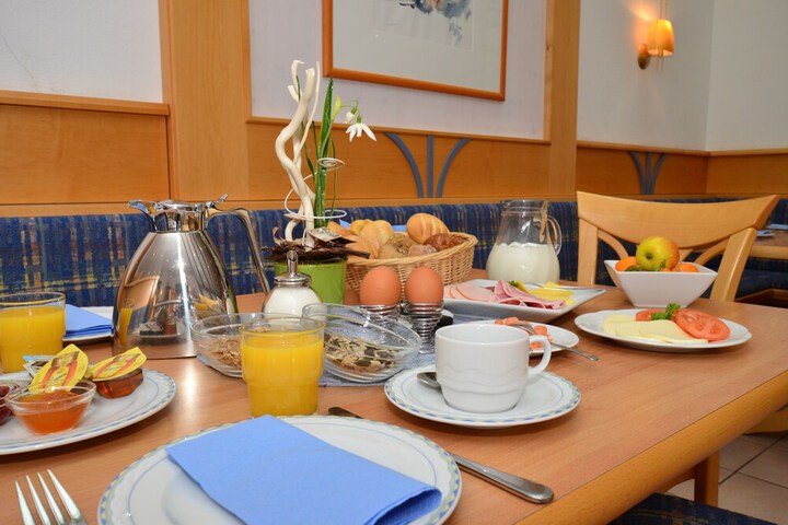Breakfast/Coffee Service 39 of 46
