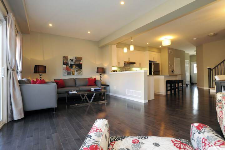 Boardwalk Homes - Executive Guest Rooms & Townhomes
