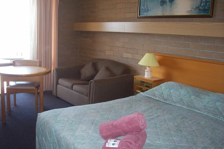 Room 11 of 24