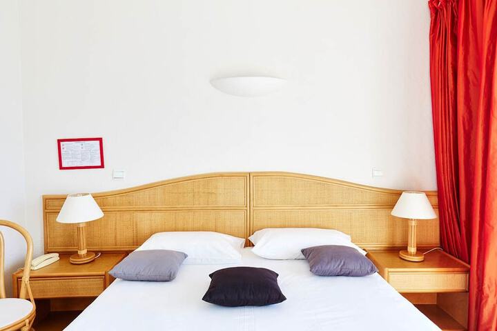 Room 6 of 19