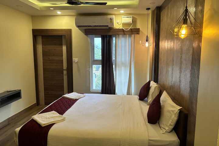 Room 13 of 28