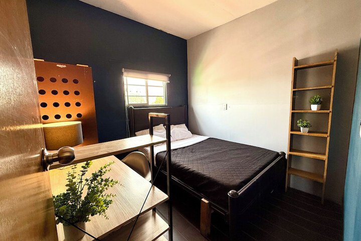 Room 10 of 25
