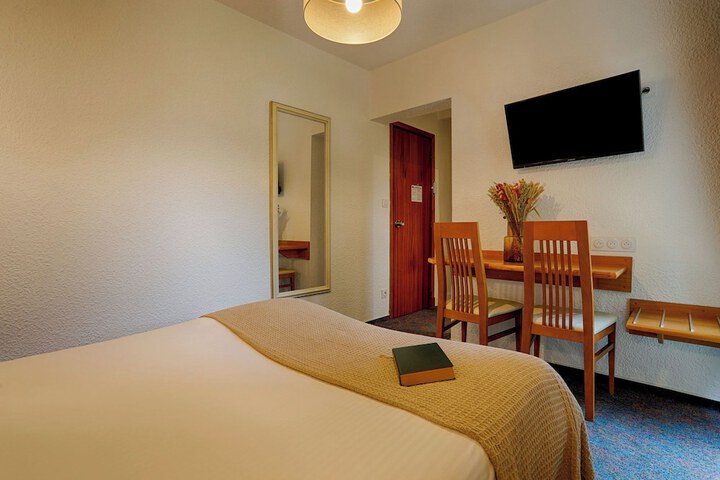 Room 35 of 191