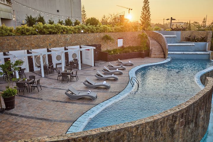 Pool 76 of 130