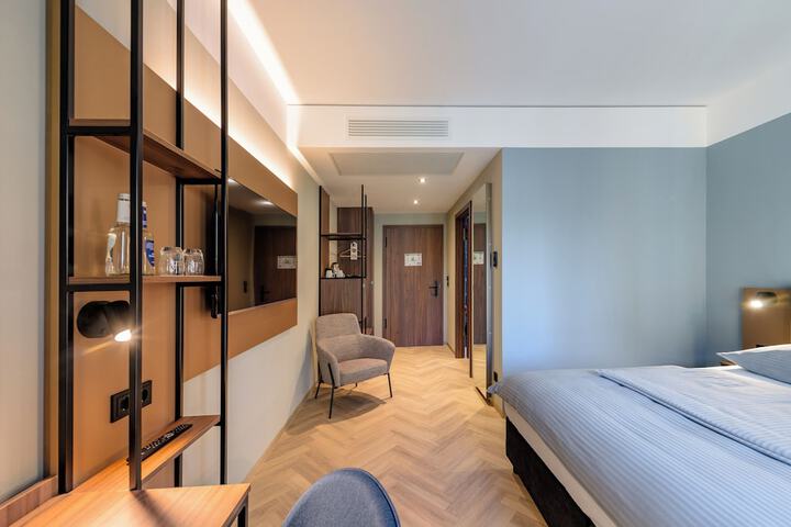 Room 11 of 33