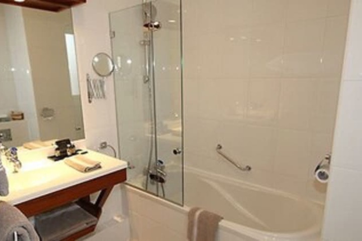 Room 15 of 28