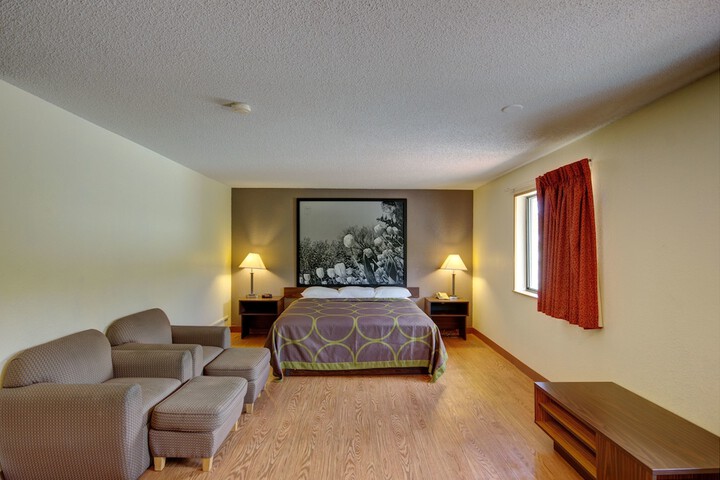 1 King Bed Suite (5 of 6)