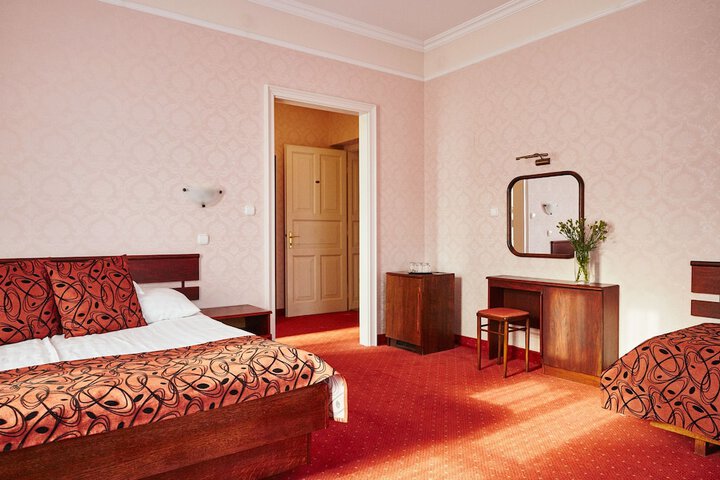 Room 3 of 67