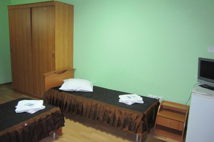 Room 6 of 13