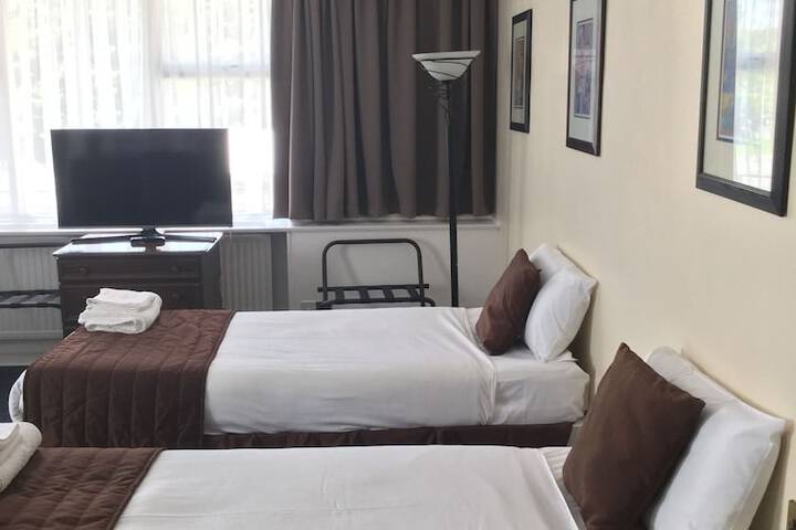 Room 10 of 48