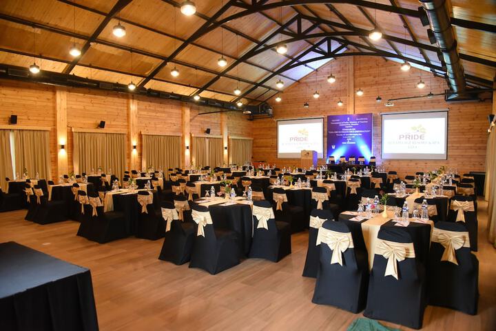 Ballroom/Hall 35 of 43