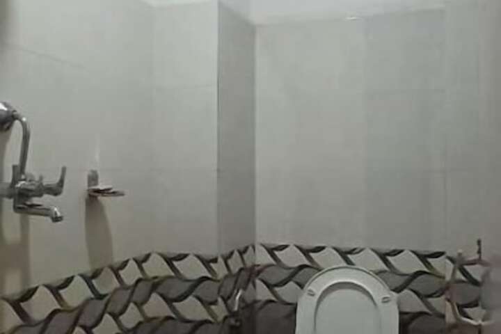 Room 38 of 61