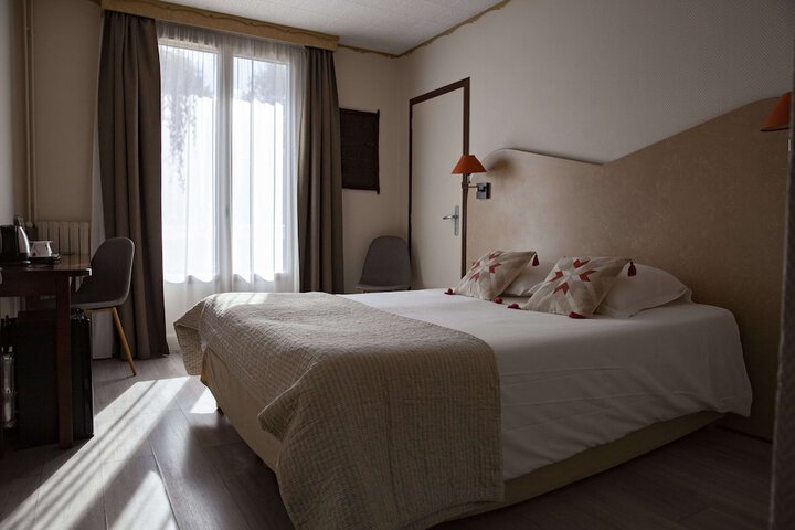 Room 6 of 37