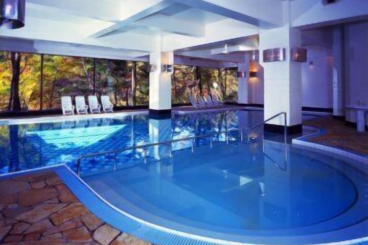 Hotel Pool