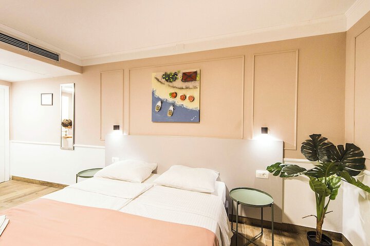 Room 27 of 97