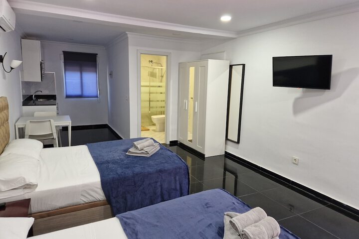 Room 12 of 85
