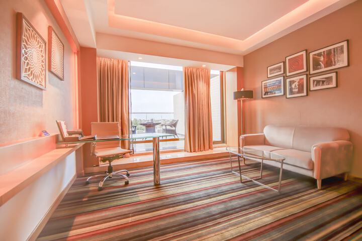 Room 28 of 140