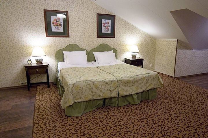 Room 12 of 72