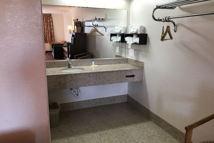 Basic 2 Double Beds (8 of 11)