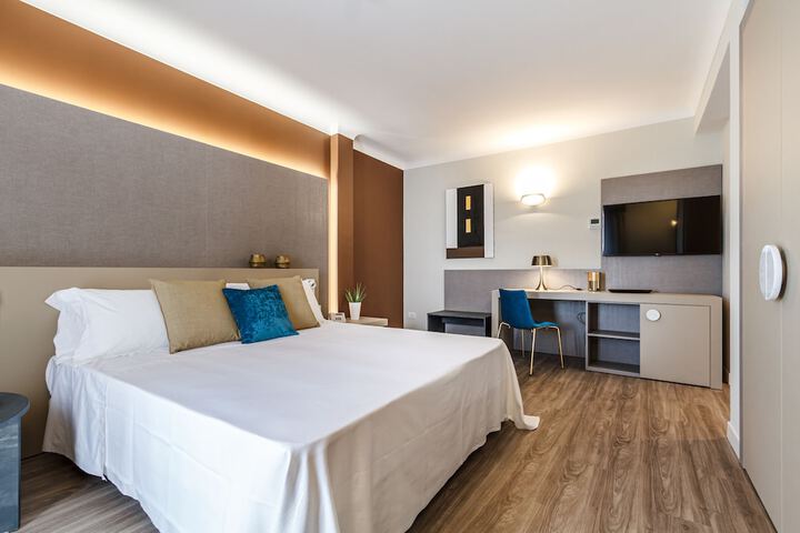 Room 28 of 105