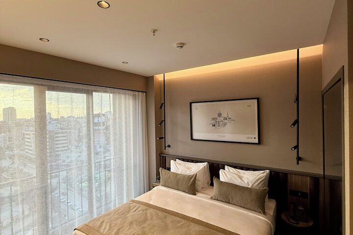 Room 15 of 104