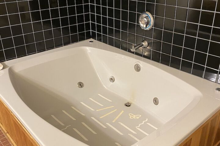 Private spa tub