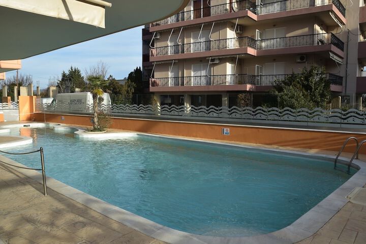 Hotel Pool