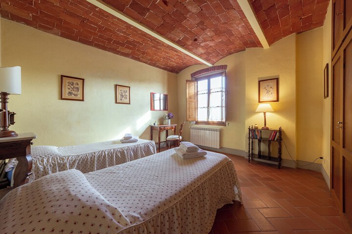 Room 47 of 196