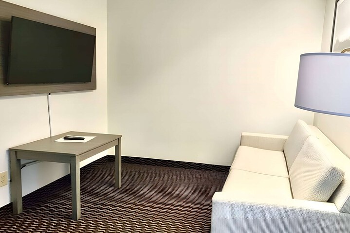 1 King Bed (5 of 20)