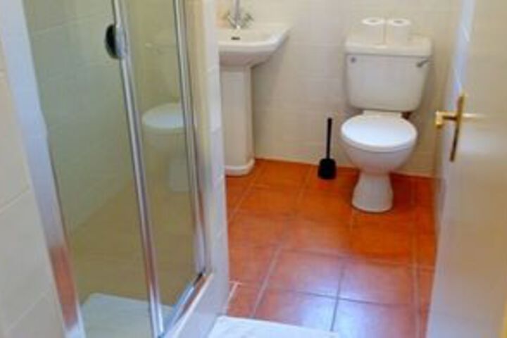 Room 4 of 40