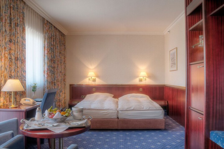 Room 11 of 40