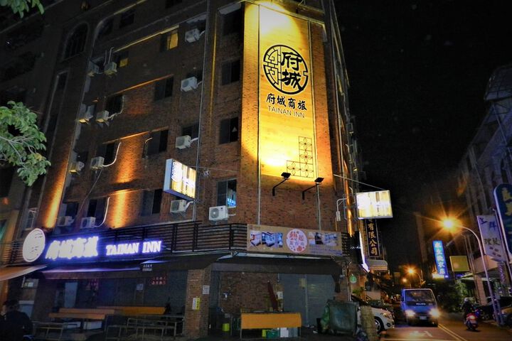 Hotel Exterior 230 of 232