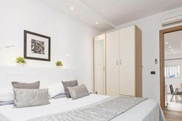 Room 73 of 209