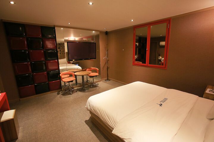 Room 70 of 121