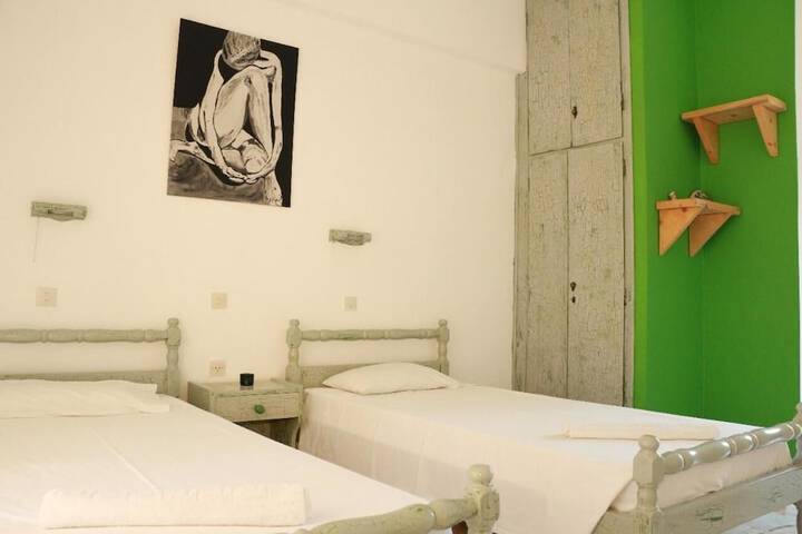Room 13 of 51