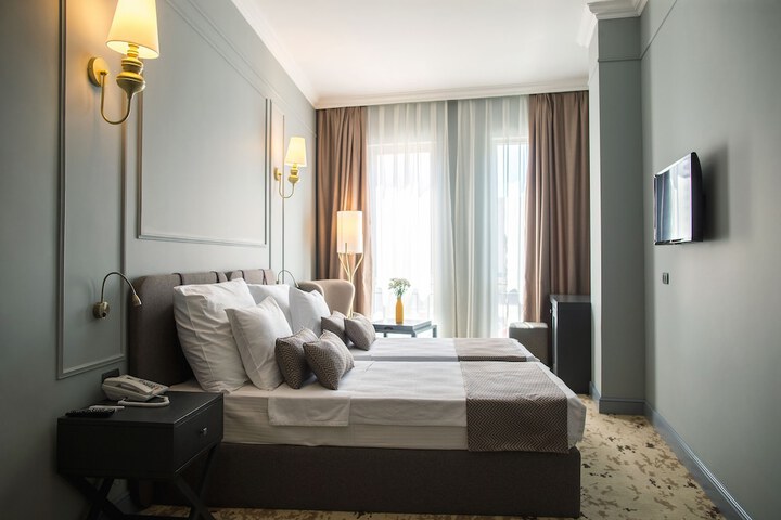 Room 10 of 75