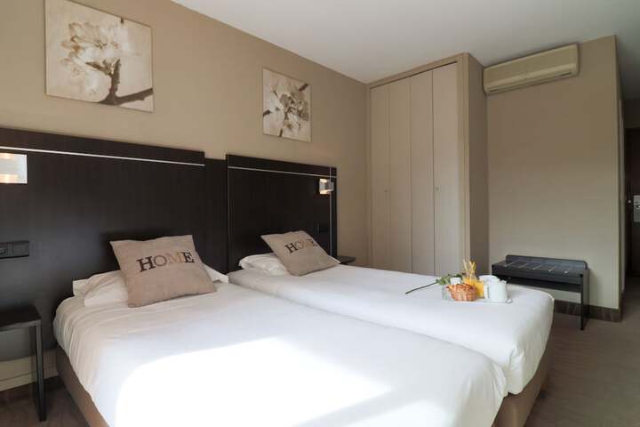 Room 10 of 48