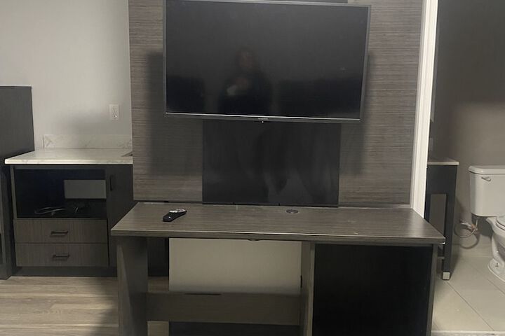 1 King Bed Micfridge (2 of 9)