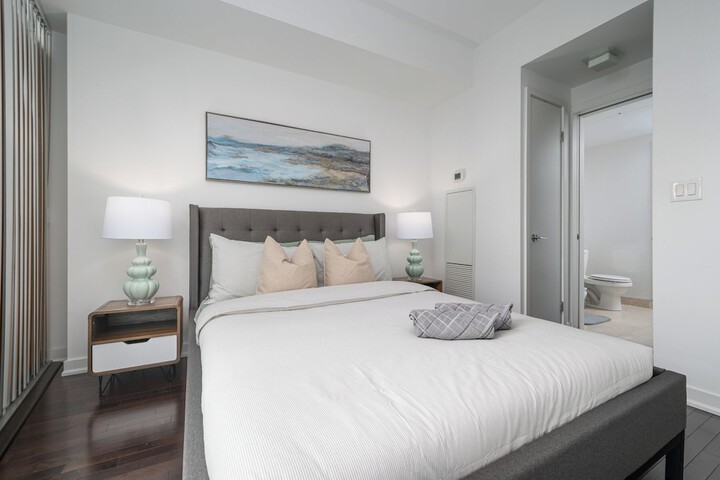 Room 28 of 273