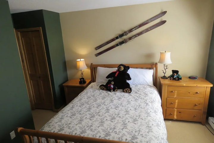 Room 4 of 13